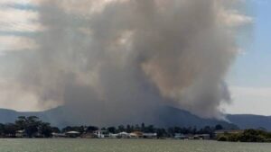 urgent-evacuation-central-coast-fire-destroys-homes-residents-flee