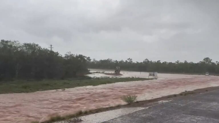 urgent-flood-warnings-issued-for-queensland-life-threatening-conditions-expected