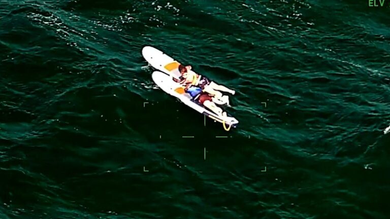 urgent-rescue-5-paddleboarders-and-kayakers-saved-on-christmas-day