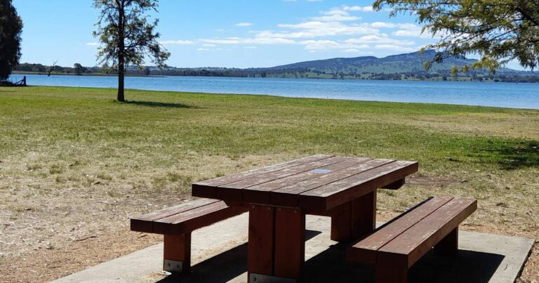 urgent-search-for-missing-man-at-lake-hume-public-advised-to-stay-away