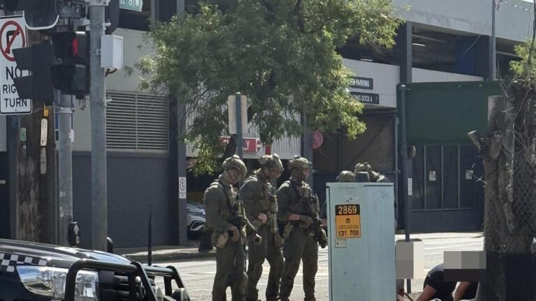 urgent-tactical-police-arrest-men-planning-violent-act-near-bondi