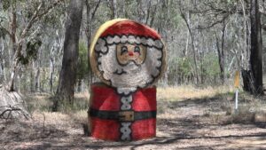 victorian-community-unveils-festive-hay-bale-creations-for-christmas