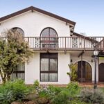 young-family-snags-retro-home-for-2-76m-in-williamstown-auction