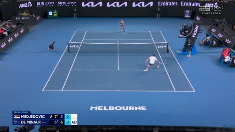 alex-de-minaur-dominates-with-break-in-second-set-against-medjedovic