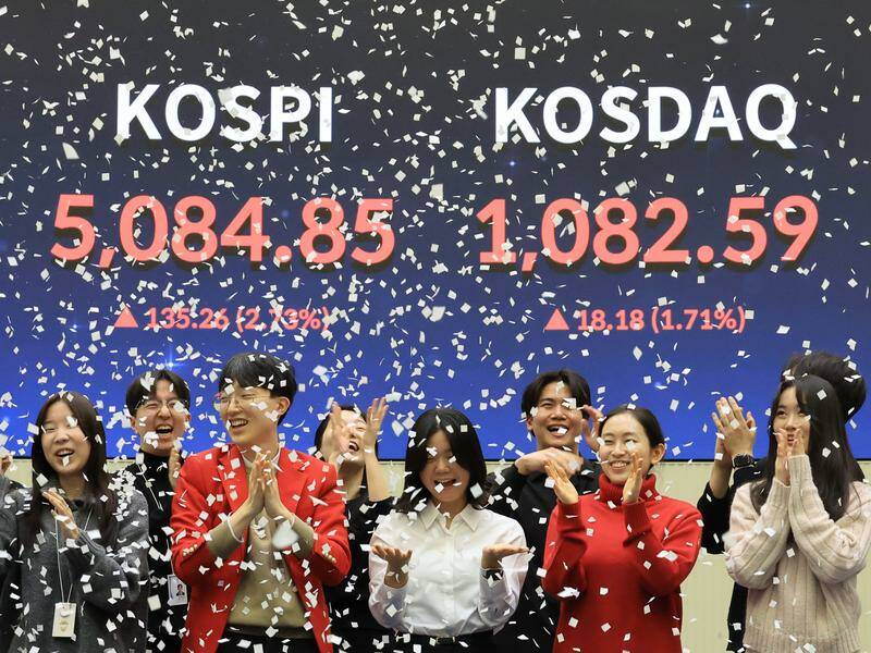 asian-markets-rally-as-us-stocks-climb-gold-prices-dip