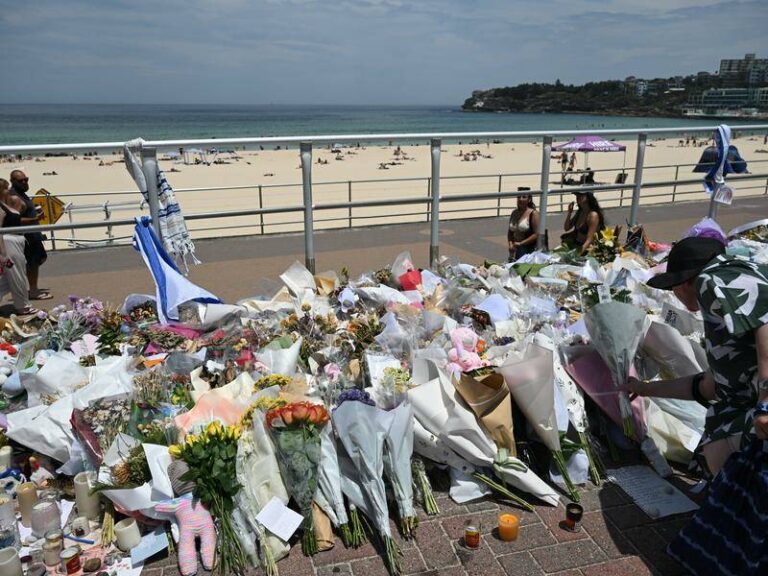 australia-holds-national-day-of-mourning-for-bondi-attack-victims