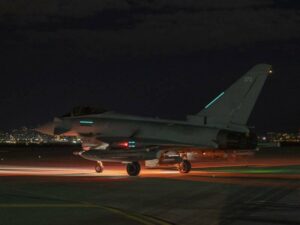 british-and-french-warplanes-target-islamic-state-site-in-syria-1