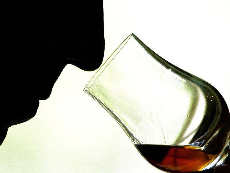 cognac-producers-to-pay-for-vine-removal-amid-declining-demand