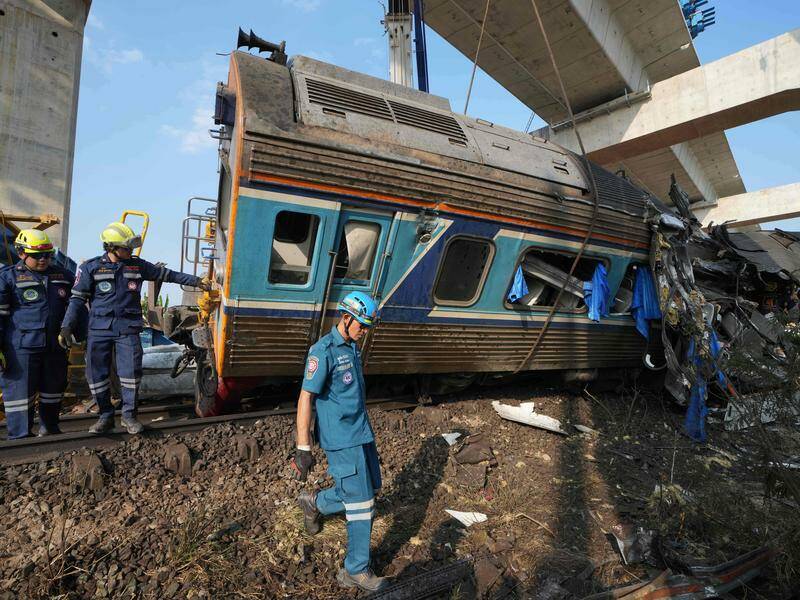 crane-collapse-derails-train-in-thailand-over-30-dead