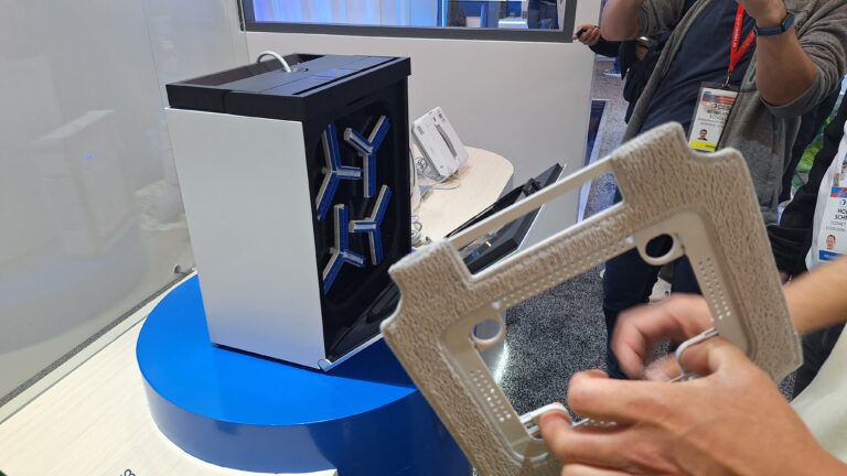 ecovacs-launches-innovative-window-cleaning-robot-with-self-cleaning-dock