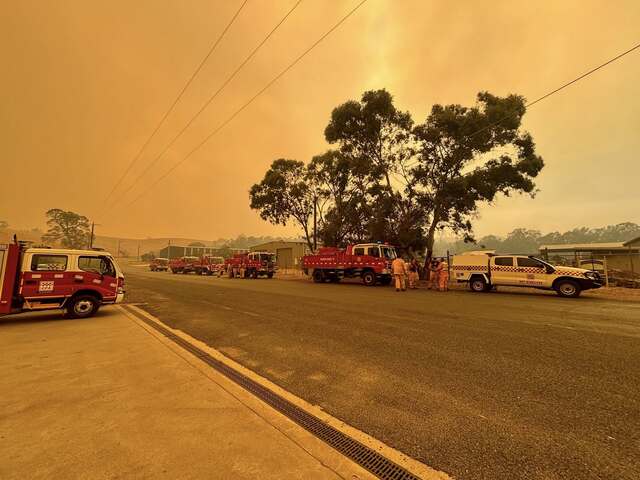 emergency-response-continues-as-victorian-fires-devastate-region