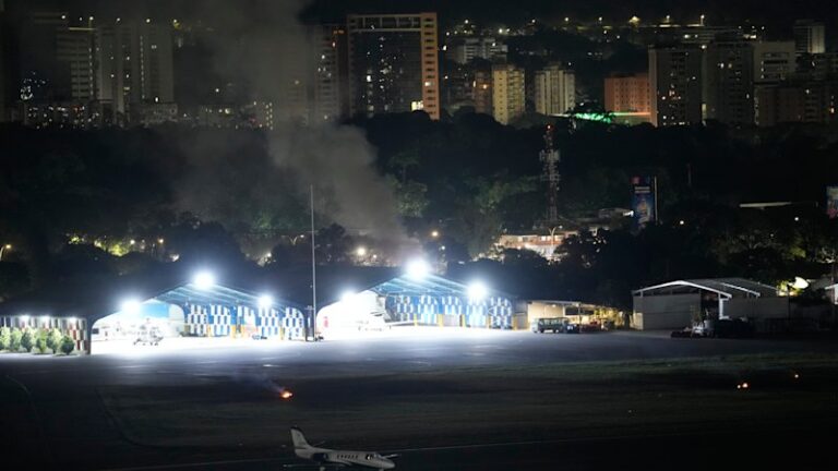 explosions-and-aircraft-sounds-disrupt-caracas-at-2-am