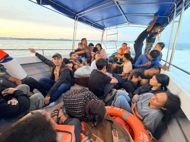 hundreds-rescued-after-fatal-ferry-sinks-in-the-philippines