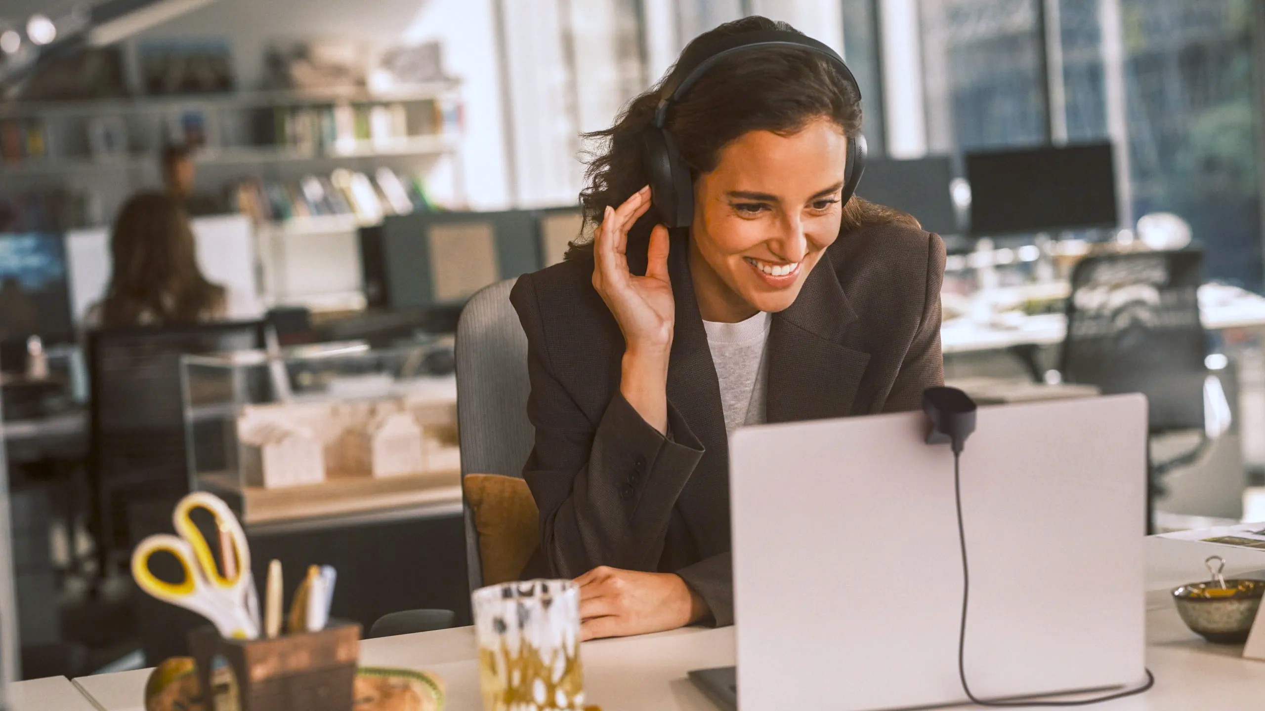 jabra-unveils-evolve3-series-a-game-changer-for-work-and-life