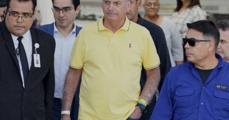 jair-bolsonaro-discharged-from-hospital-returns-to-prison