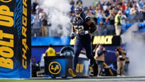 khalil-mack-returns-to-chargers-inspires-young-talent-tuipulotu