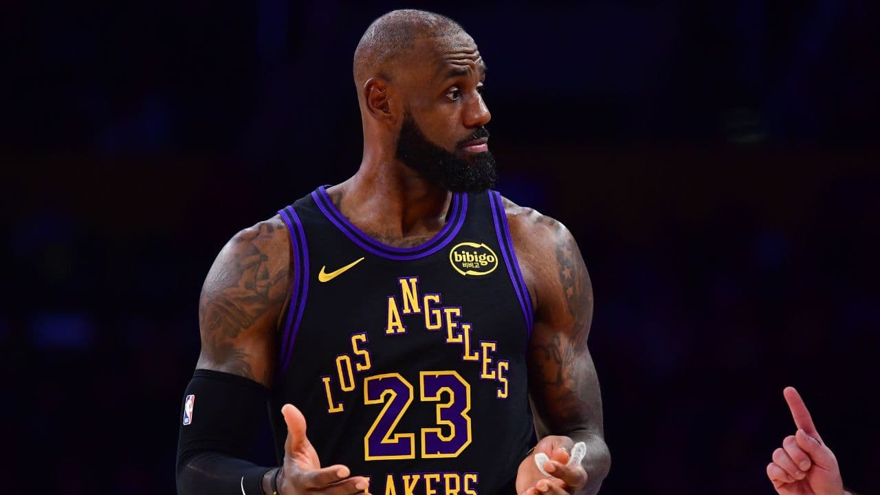 lakers-set-to-request-lebron-james-accept-pay-cut-amid-uncertainty
