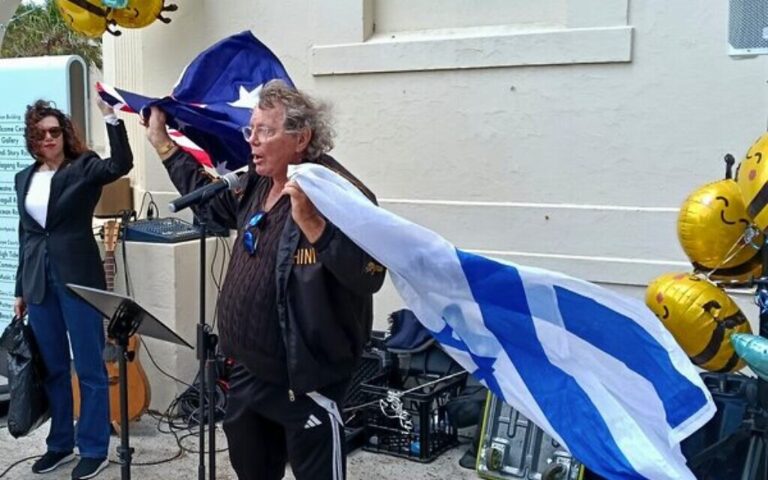 lavac-leads-vigil-at-bondi-to-honor-terror-victims-and-criticize-government