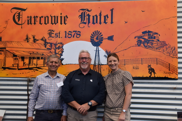 leon-stephens-campaigns-in-tarcowie-ahead-of-state-election