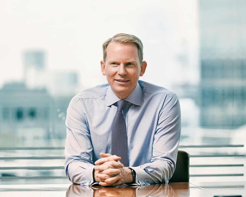 lloyds-ceo-charlie-nunn-set-for-major-pay-increase-amid-bonus-rule-changes