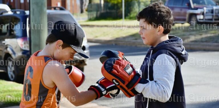 local-youth-learn-boxing-skills-at-willowbend-sports-centre