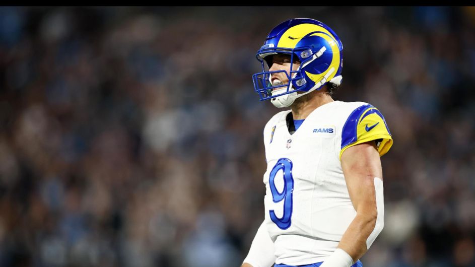 matthew-stafford-to-undergo-tests-on-injured-finger-after-win