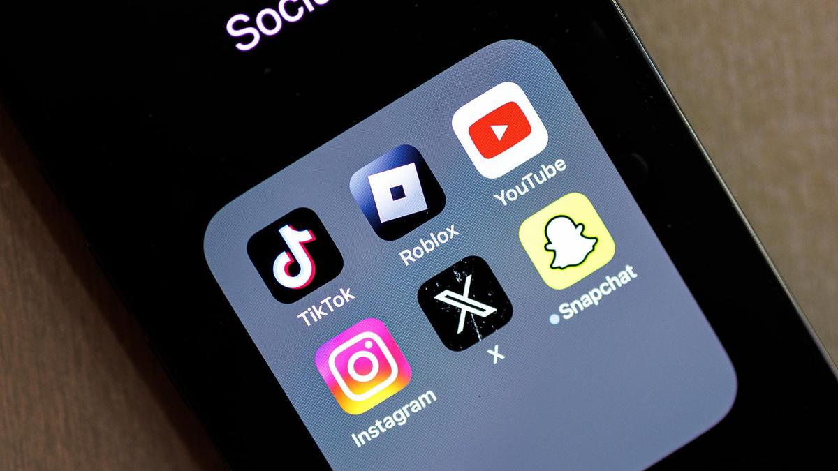 meta-locks-500-000-accounts-in-australia-amid-youth-ban