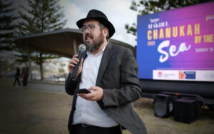 miraculous-rescue-trio-reaches-rabbi-s-funeral-just-in-time