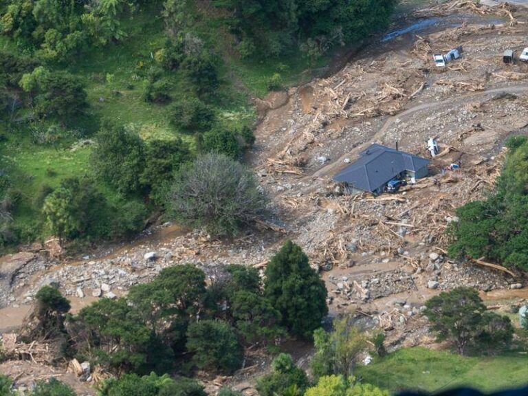 new-zealand-authorities-search-for-landslide-victims-in-tauranga