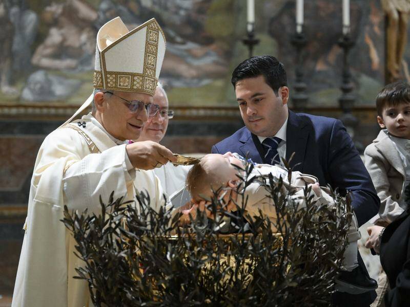 pope-leo-xiv-baptises-20-infants-in-sistine-chapel-ceremony