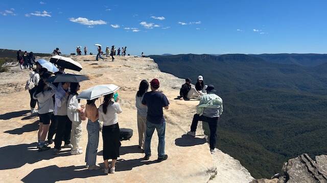 popular-lincoln-s-rock-clifftop-lookout-to-close-for-3-months
