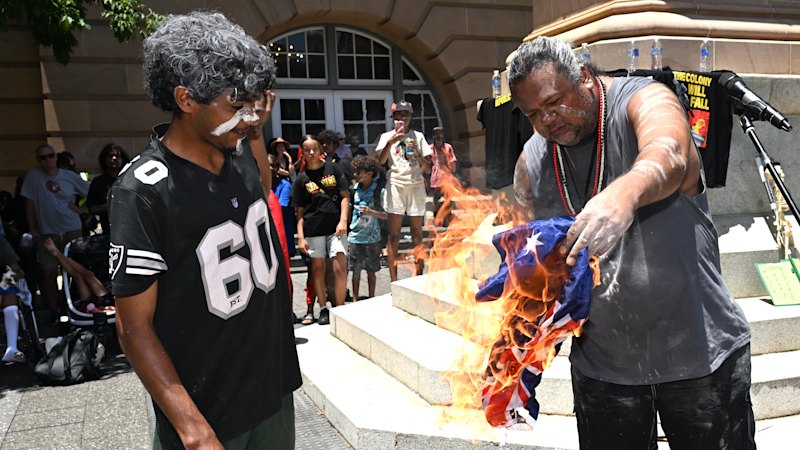 queensland-premier-calls-for-ban-on-flag-burning-after-protest