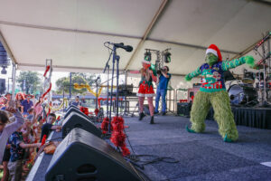 santa-and-elves-bring-festive-cheer-to-pioneer-park
