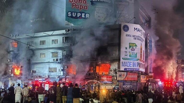 six-lives-lost-in-devastating-fire-at-karachi-shopping-centre