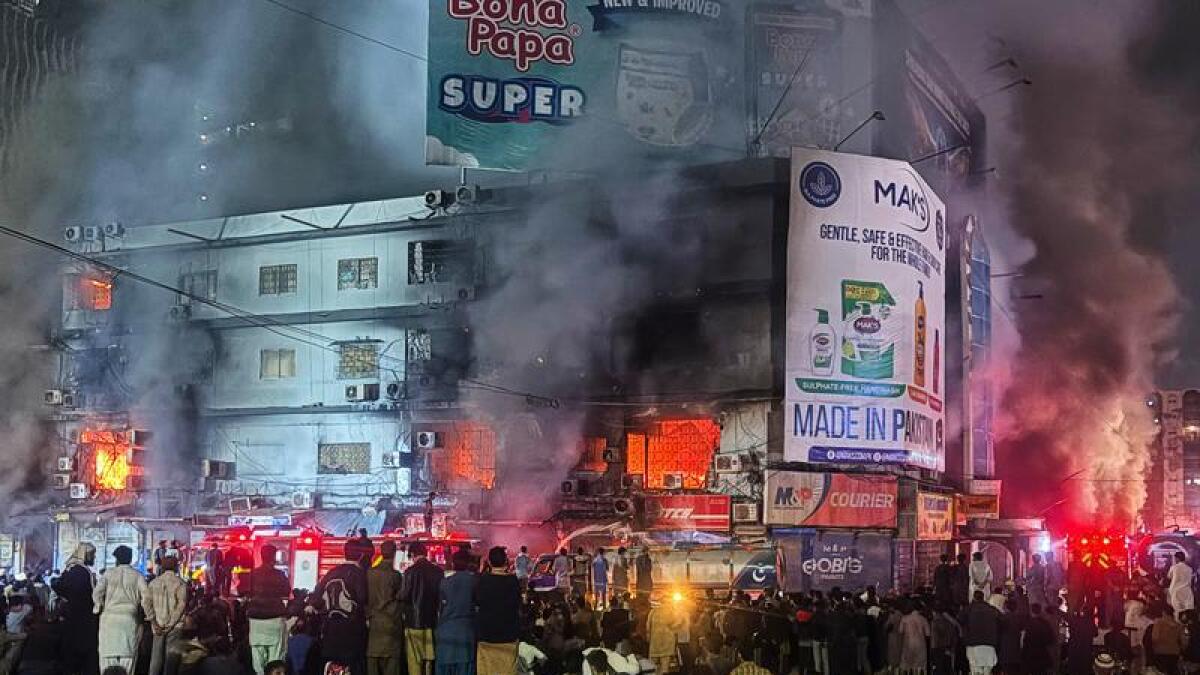 six-lives-lost-in-devastating-fire-at-karachi-shopping-centre