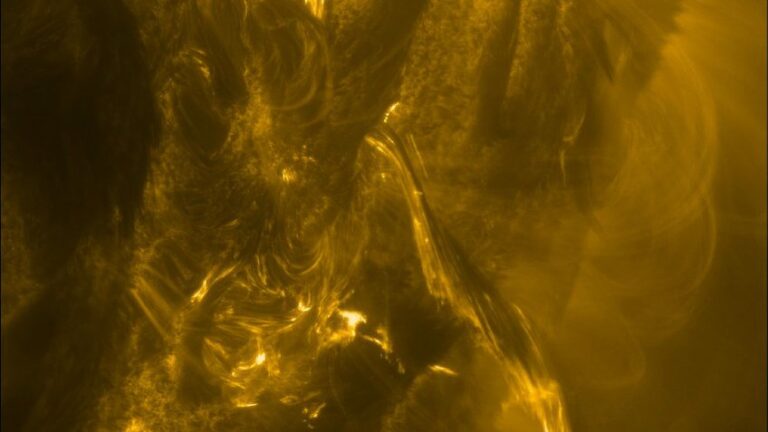 solar-orbiter-captures-stunning-solar-flare-in-detail