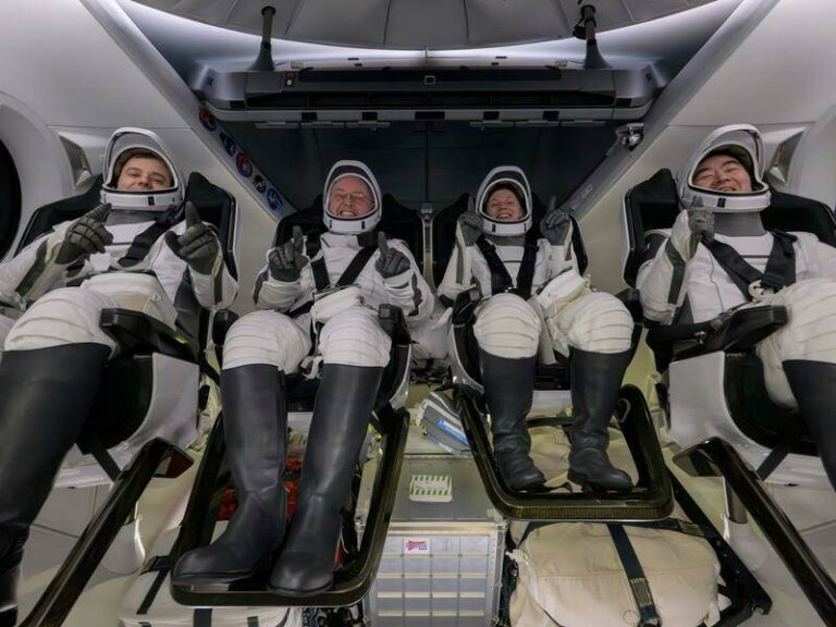 spacex-capsule-returns-astronaut-crew-early-due-to-health-issue