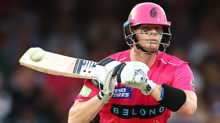 steve-smith-shines-as-sixers-advance-to-bbl-final