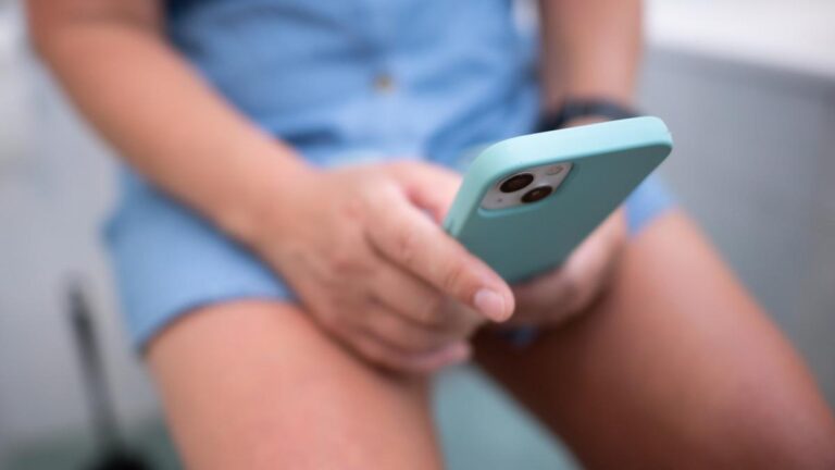 study-reveals-phone-scrolling-makes-you-less-attractive-now