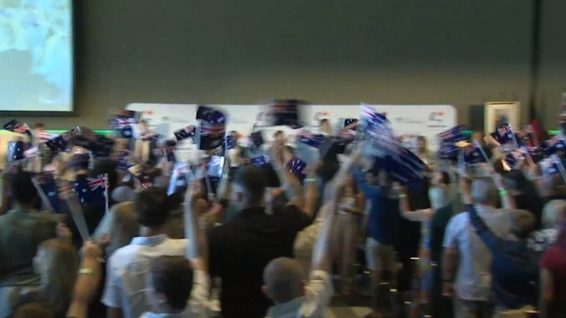 thousands-join-new-citizens-celebrations-on-coldest-australia-day