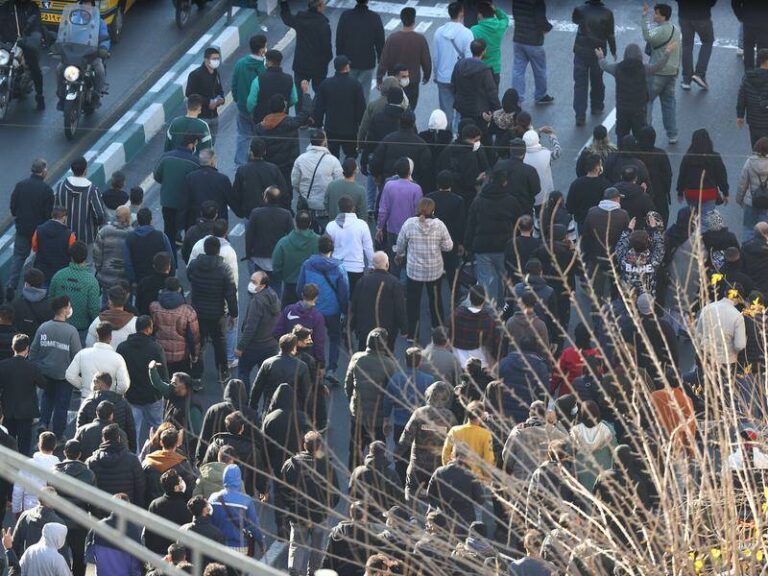 trump-and-iran-official-exchange-threats-amid-growing-protests