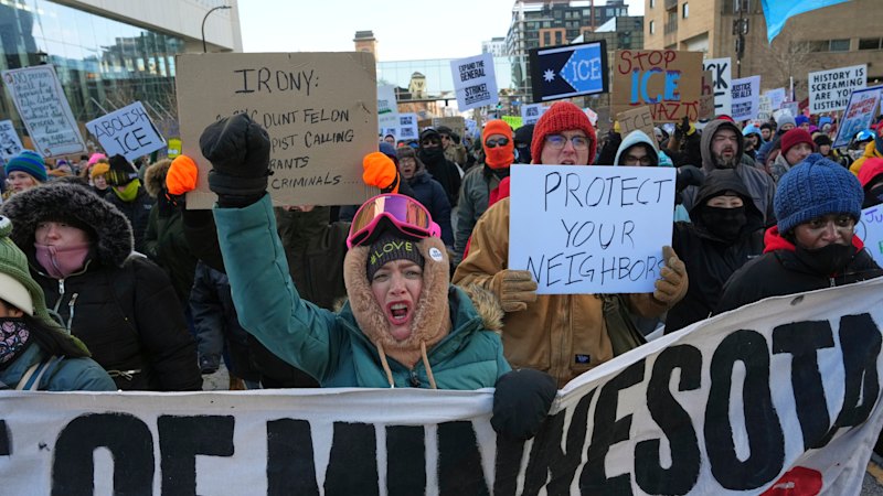 trump-faces-rising-backlash-after-fatal-shooting-of-nurse