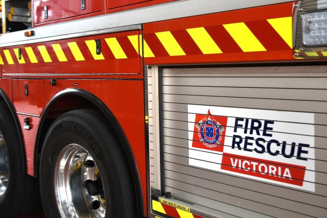 urgent-firefighters-battle-blaze-at-meadow-heights-home