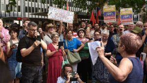 us-arrests-maduro-urgent-protests-erupt-across-australia