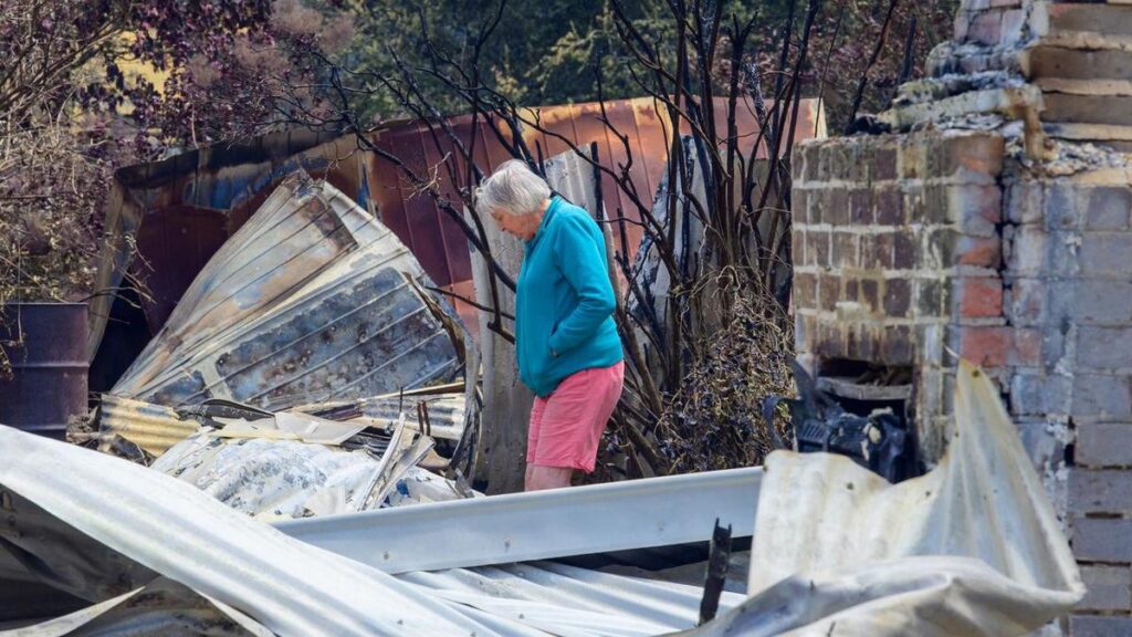 victoria-bushfires-devastate-communities-statewide-fire-ban-extended