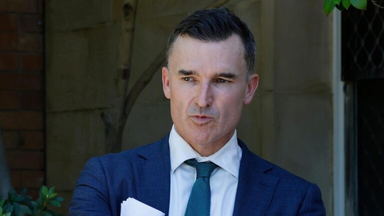 wa-health-minister-cuts-staff-funding-amid-maintenance-crisis