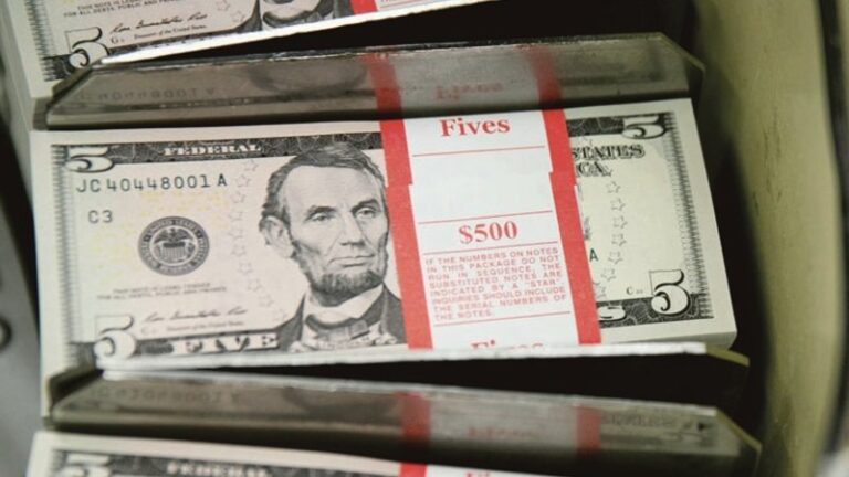 wall-street-plummets-as-dollar-rallies-and-gold-crashes