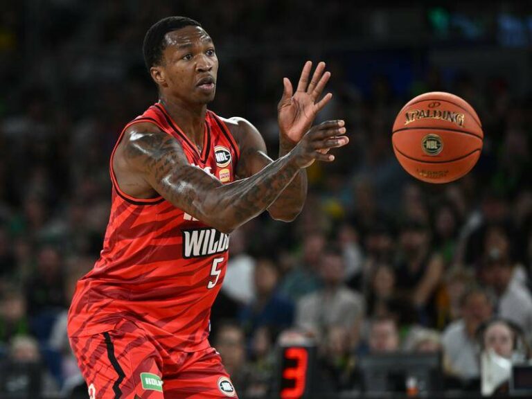 wildcats-hold-off-resilient-hawks-in-thrilling-nbl-showdown