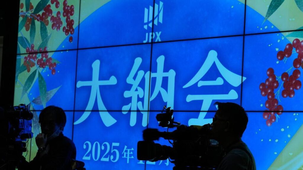 yen-fluctuates-amid-intervention-speculation-global-stocks-steady