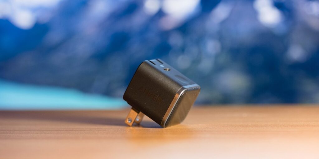 anker-launches-compact-45w-charger-with-smart-display-at-ces-2026